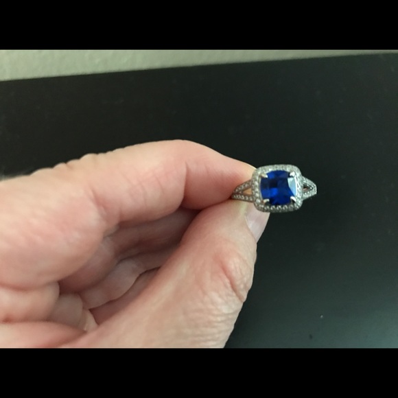 Synthetic sapphire and sterling vintage style ring - Picture 2 of 6